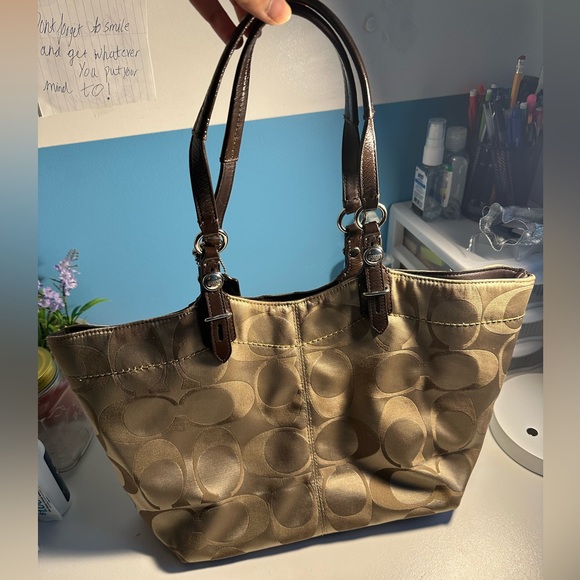 Coach Signature Pattern Tote Bag - Picture 2 of 8